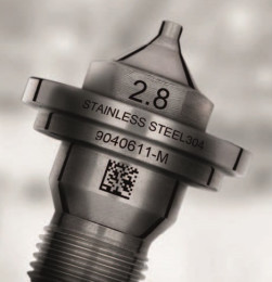 kovová vzorka označená vláknovým laserom 